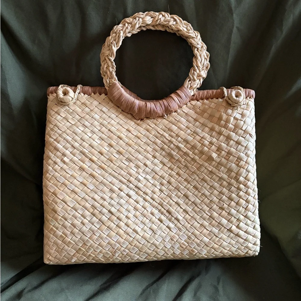 Handwoven Vintage Natural Straw Tote with Braided Handles - Picture 4 of 5